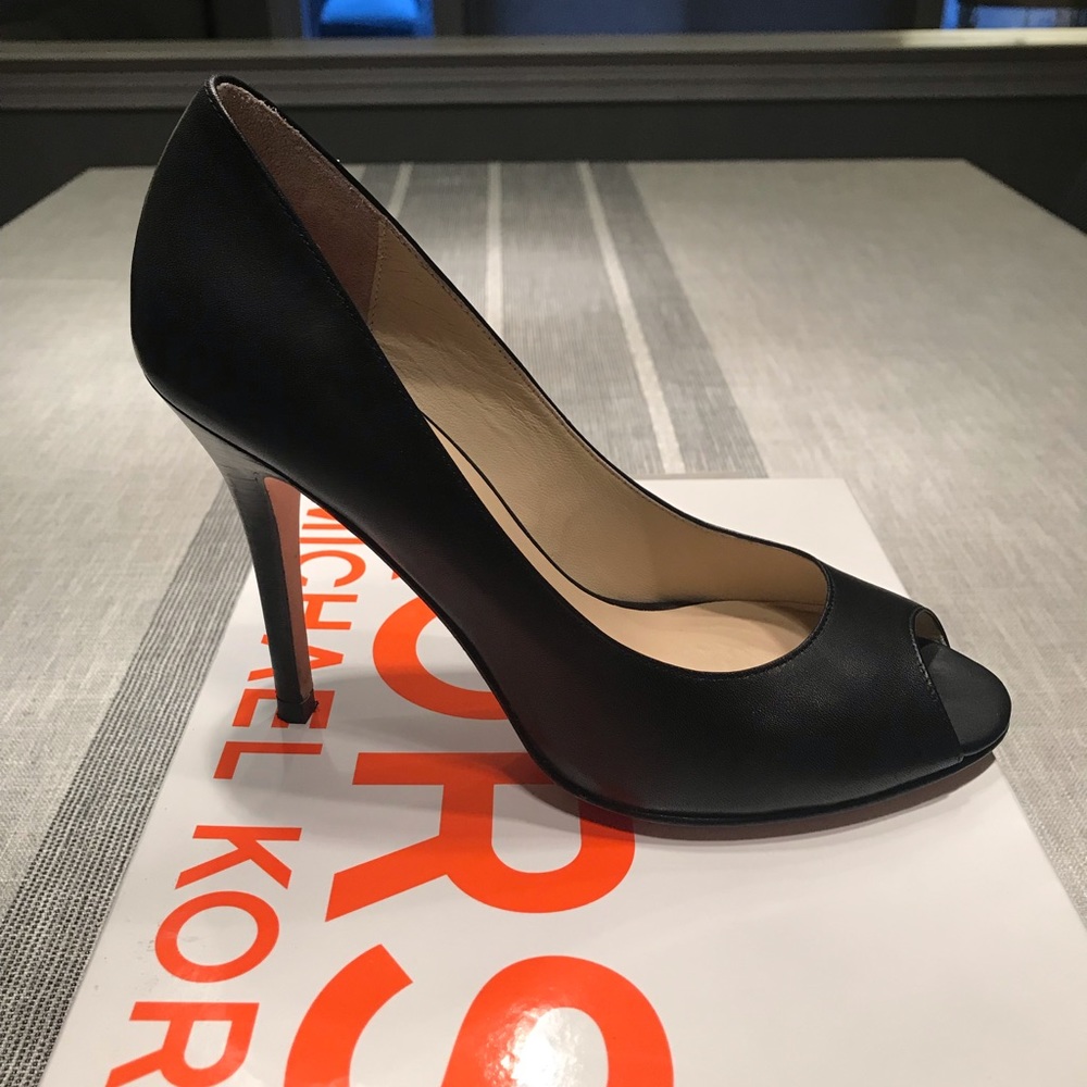 Michael Kors Peek Toe Pump